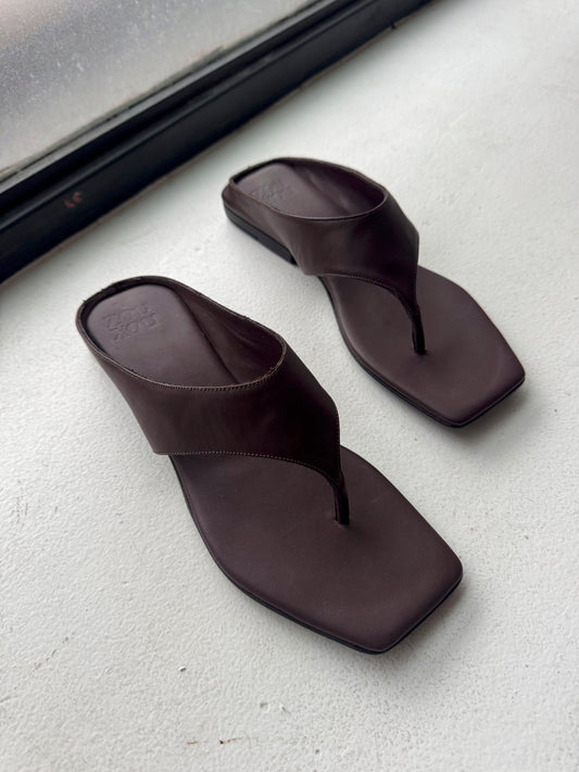 Nara Sandal in Plum Size 40