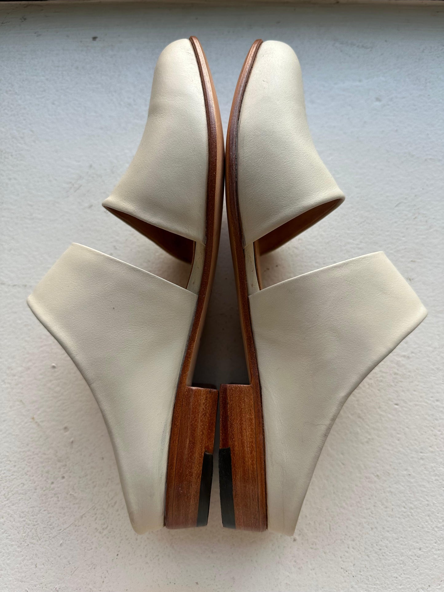 Mule in Marfil Size 40