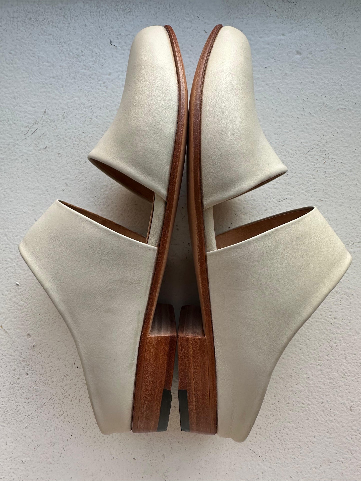 Mule in Marfil Size 40