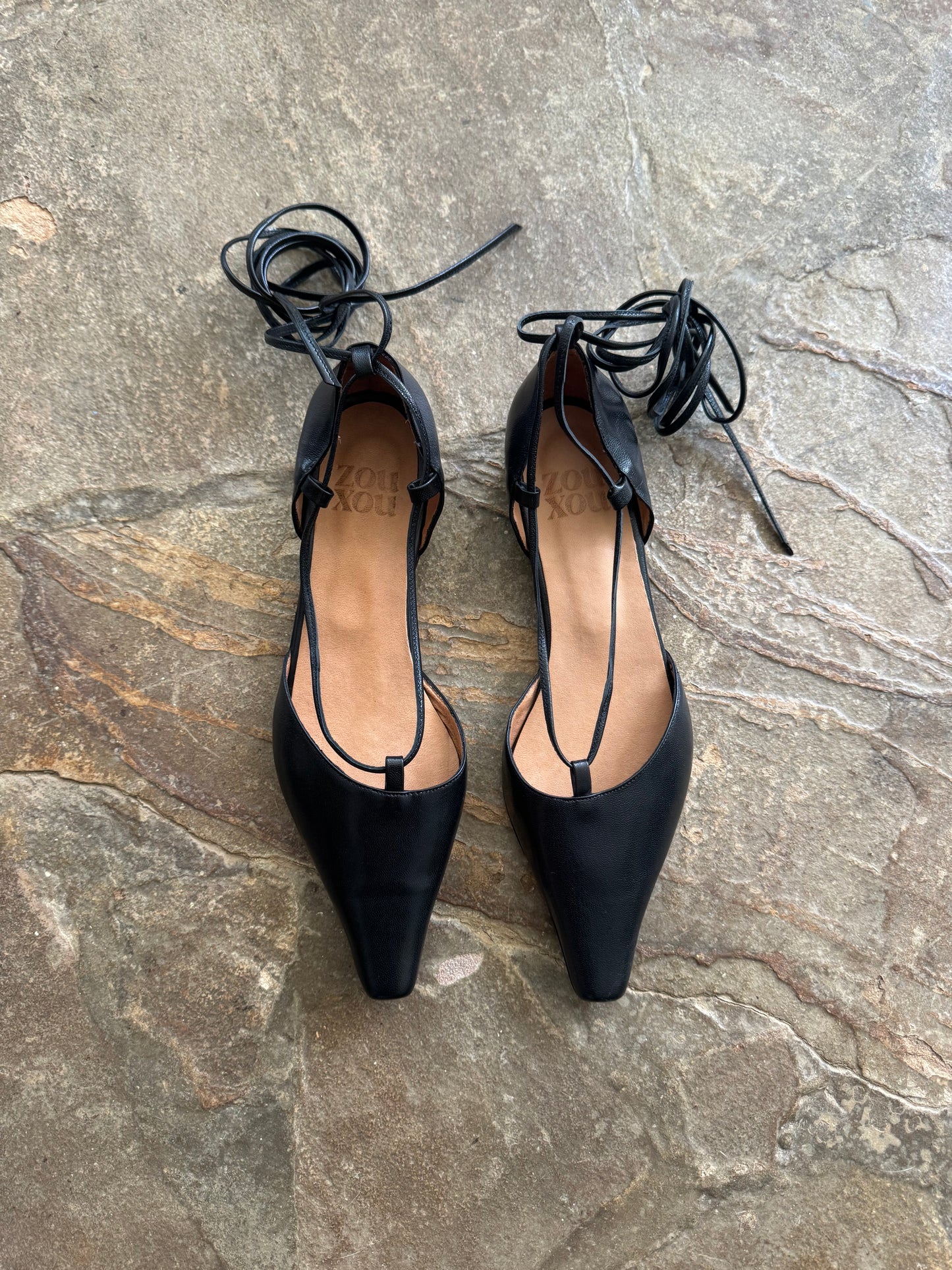 Paloma Flat in Black Size 38