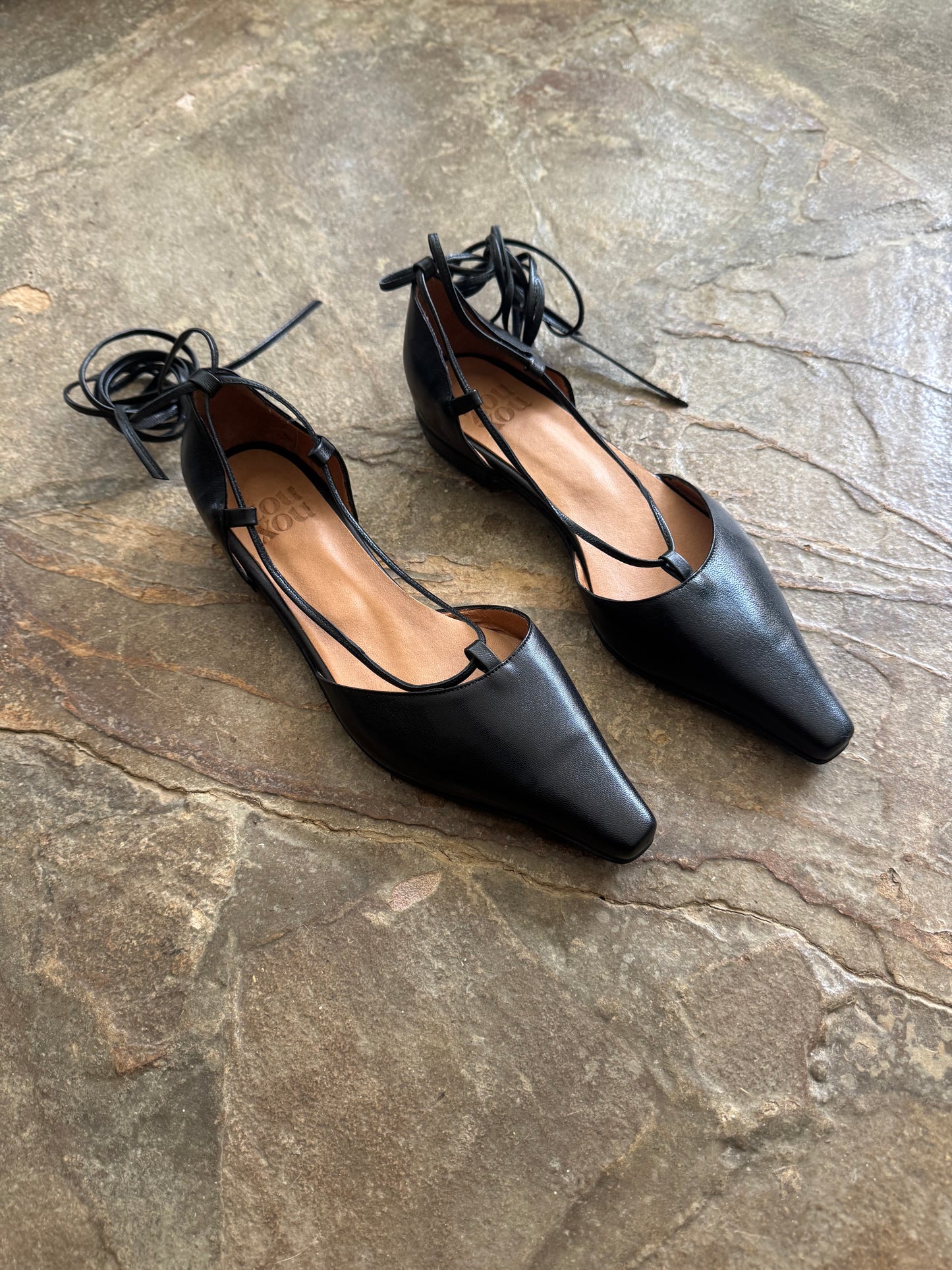 Paloma Flat in Black Size 38