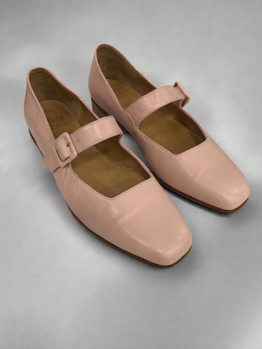 Eugenia in Pale Pink Size 41