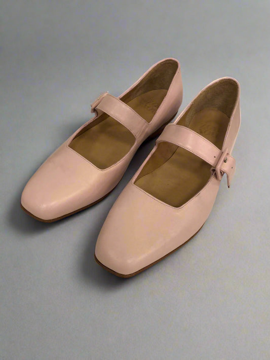 Eugenia in Pale Pink Size 41