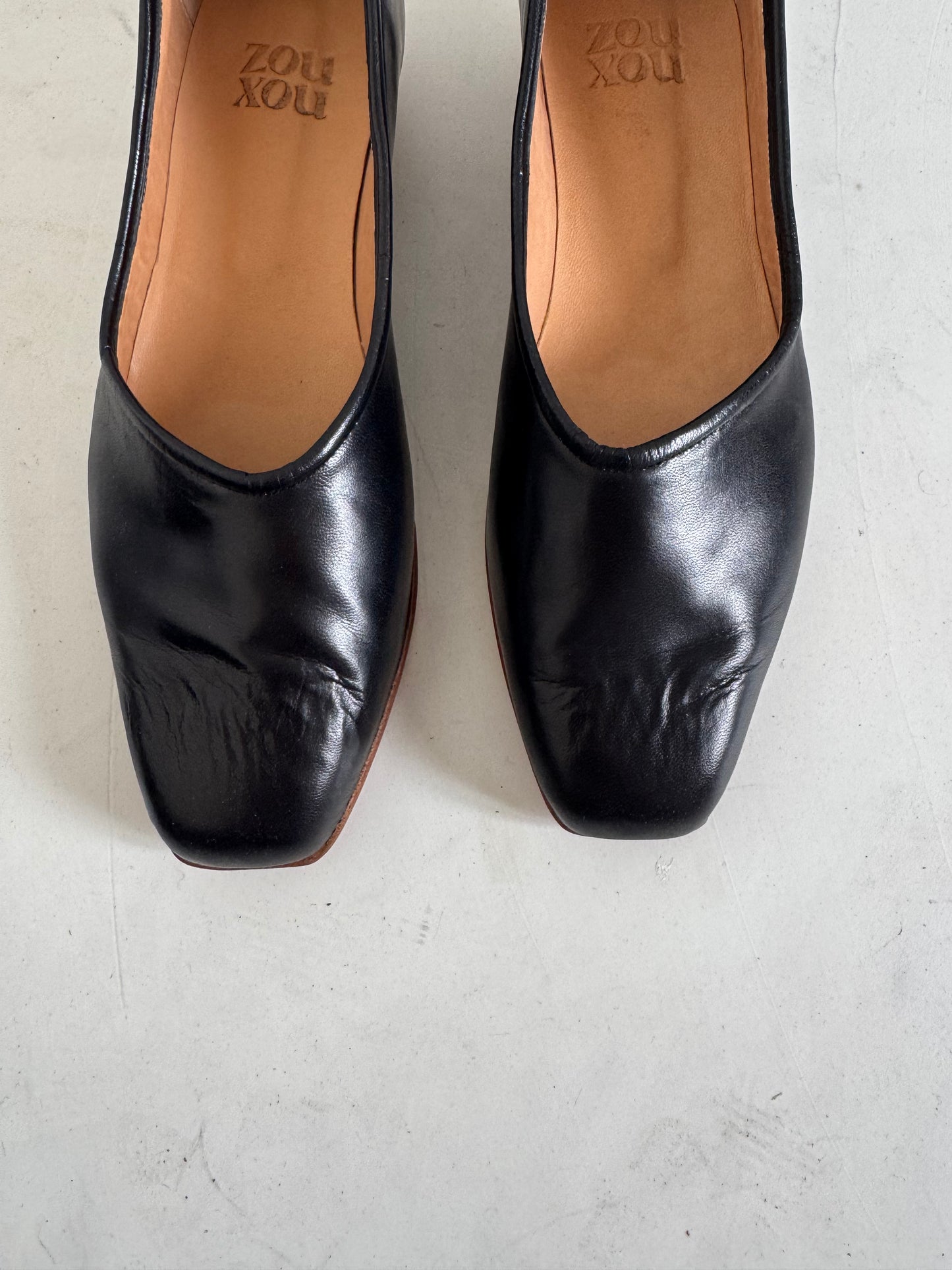 Inia Flat in Black Size 42