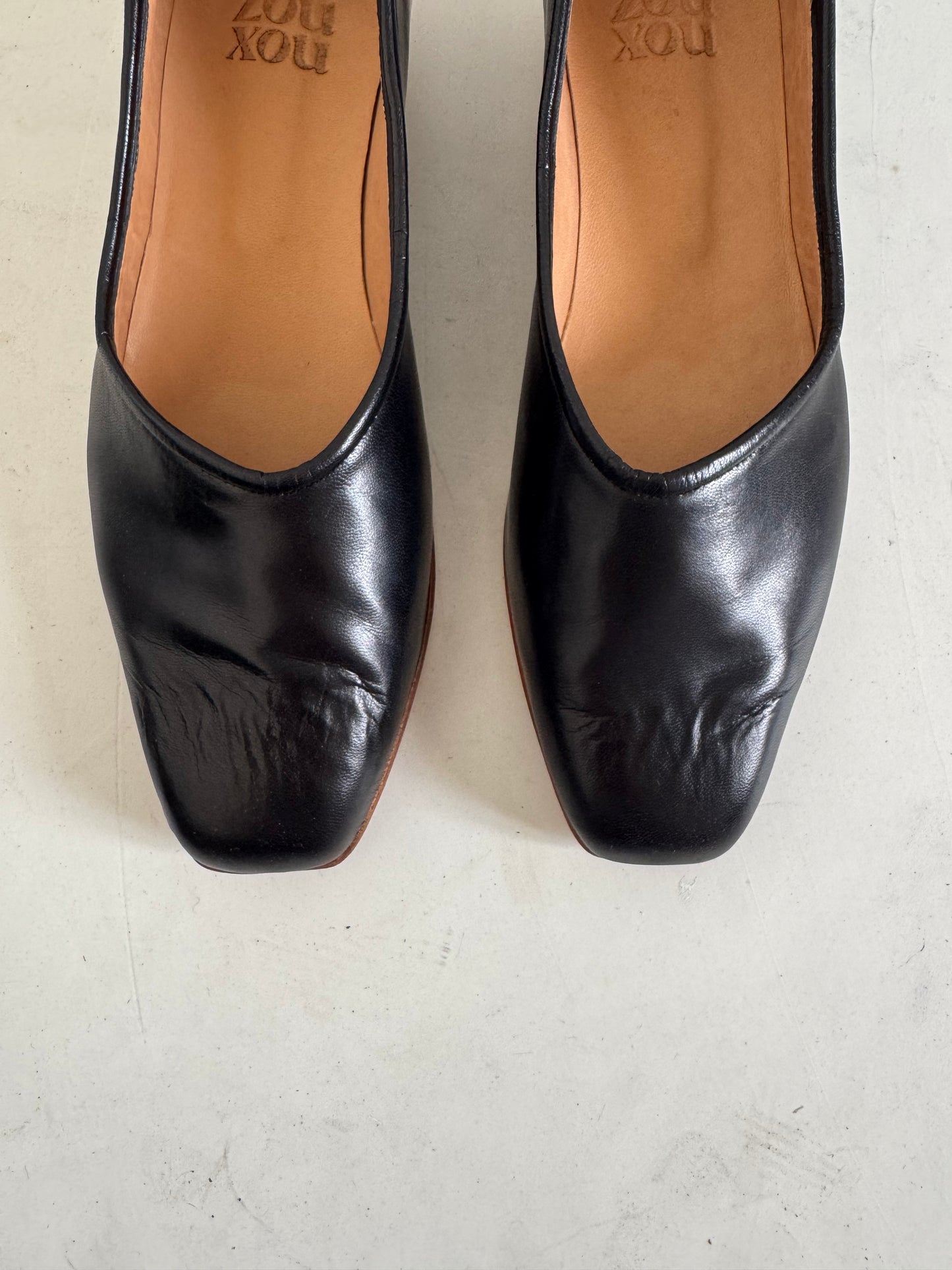 Inia Flat in Black Size 42