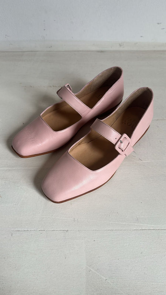 Eugenia in Pale Pink Size 37