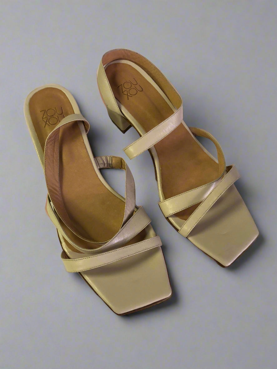 Delfina Sandal in Marfil Size 38