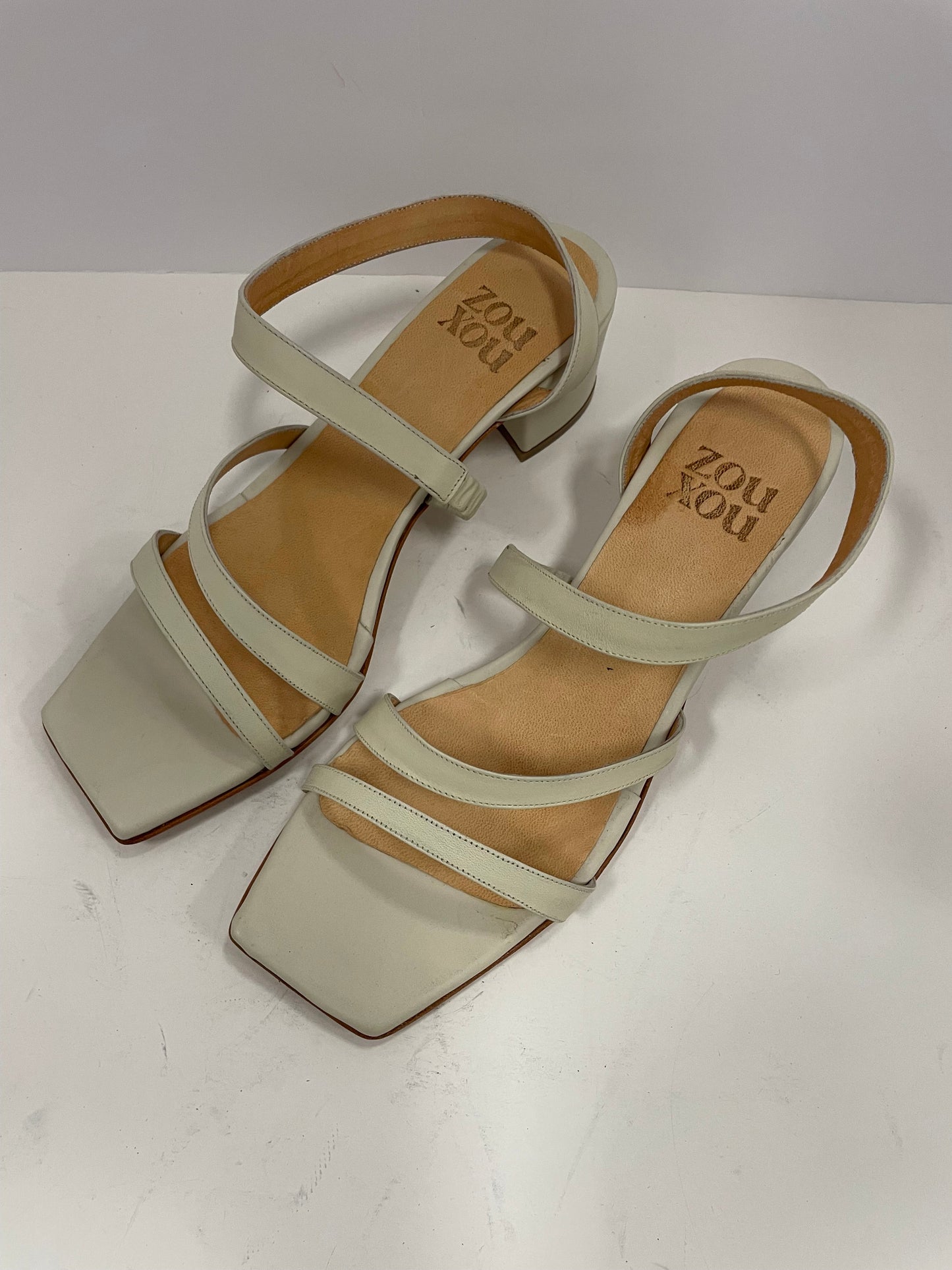 Delfina Sandal in Marfil Size 38