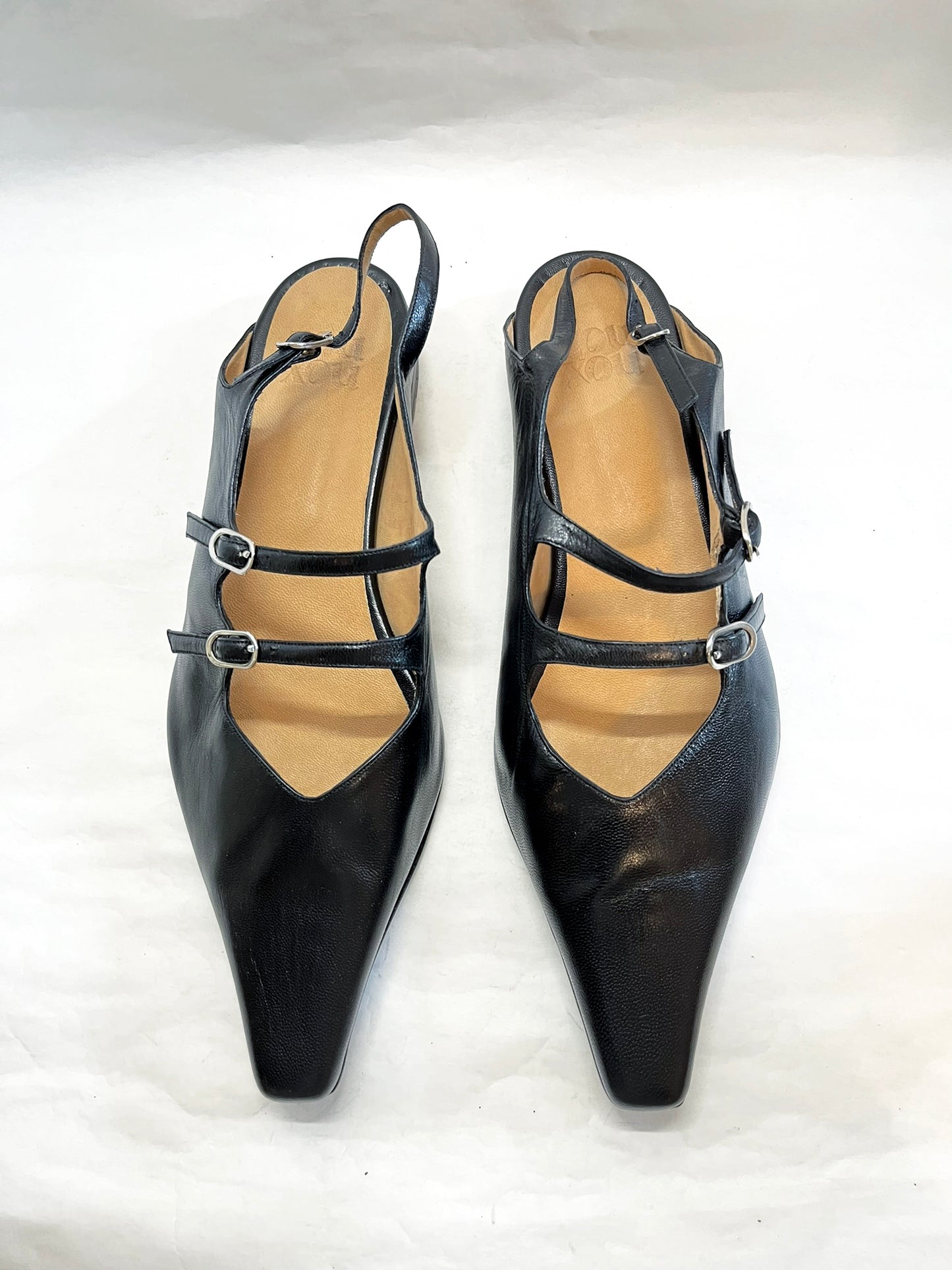 Cata Buckle Flat in Black Size 42