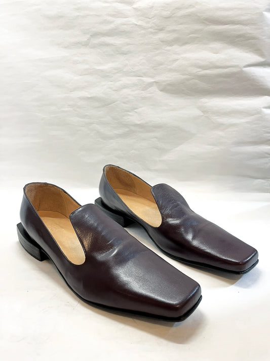 Olympia Loafer in Pinot Size 40