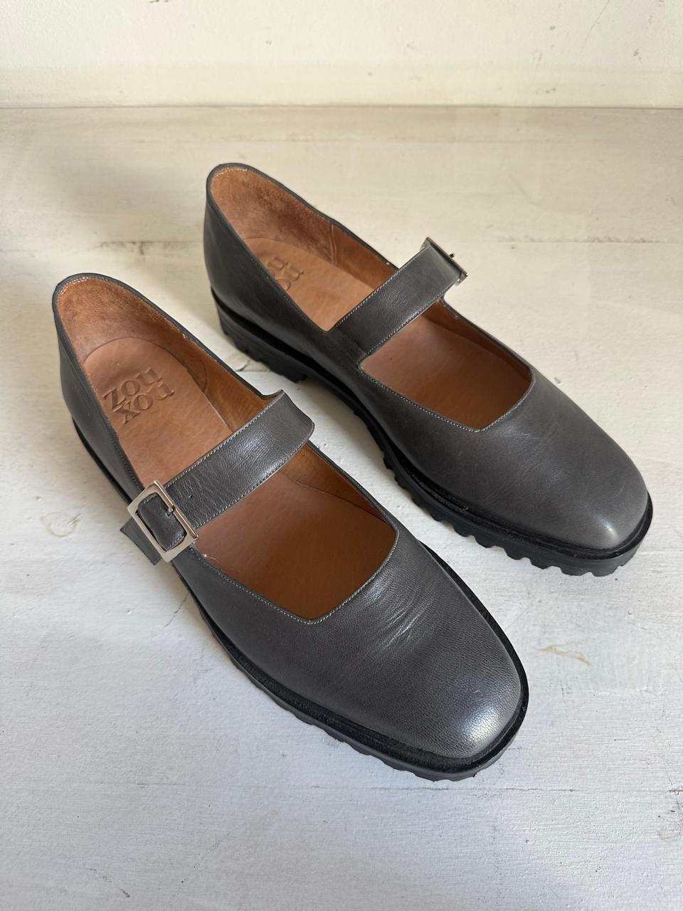 Uchi Flat in Graphite Size 40