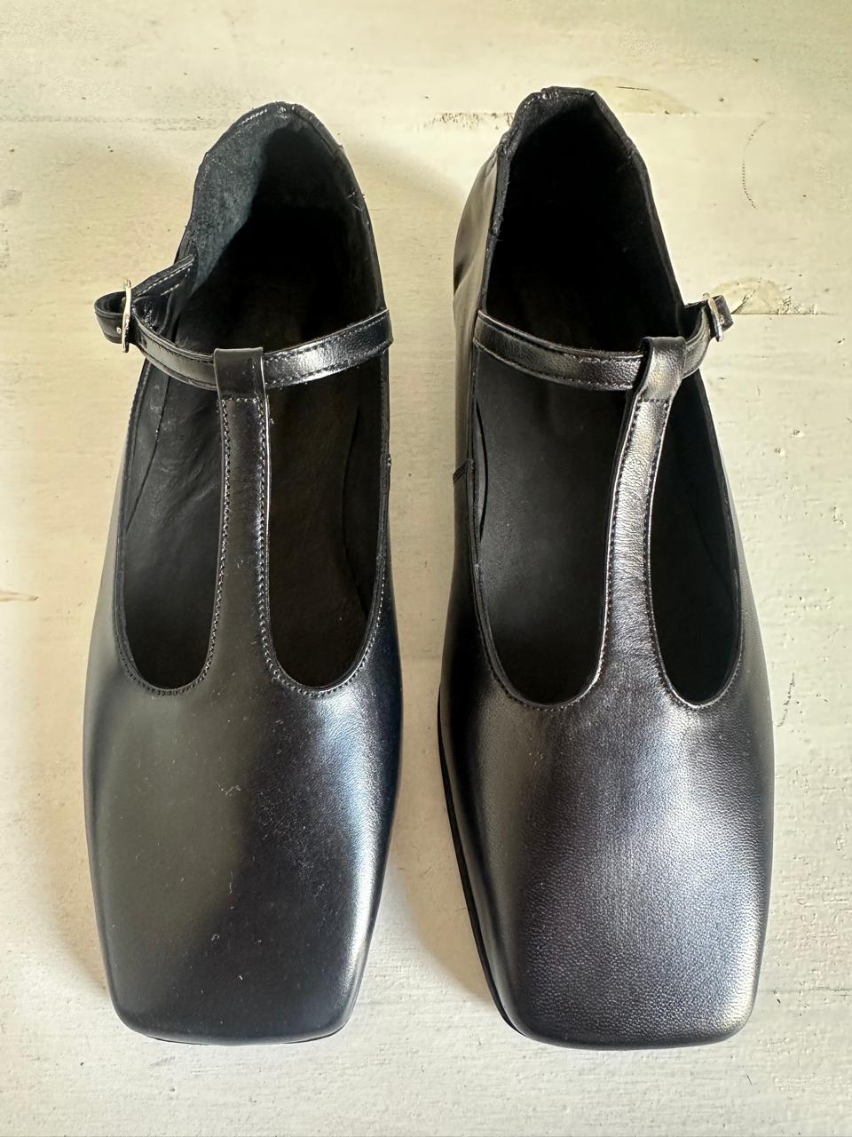 Juana T-Strap in Black kidskin size 37
