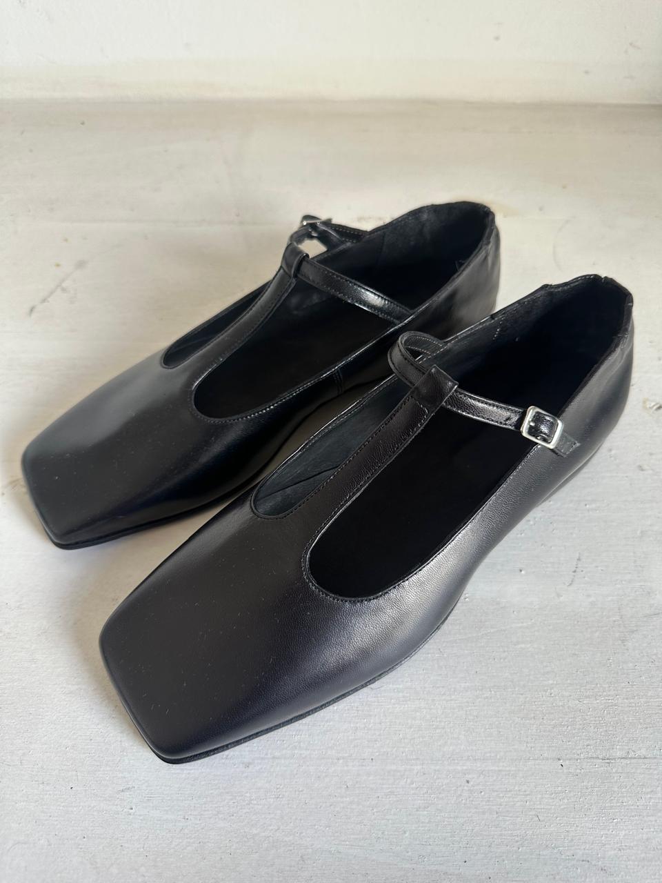 Juana T-Strap in Black kidskin size 37