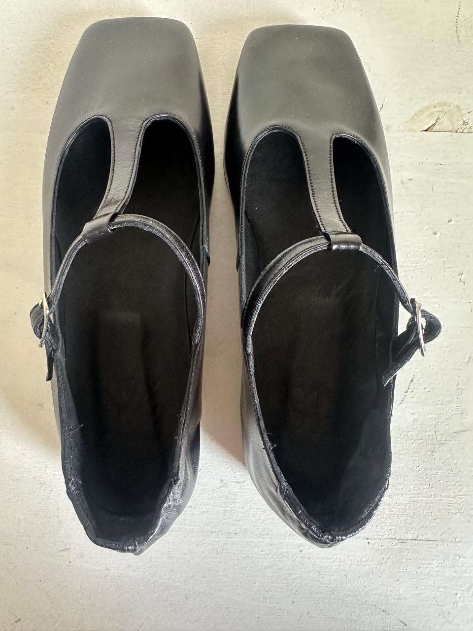 Juana T-Strap in Black kidskin size 37