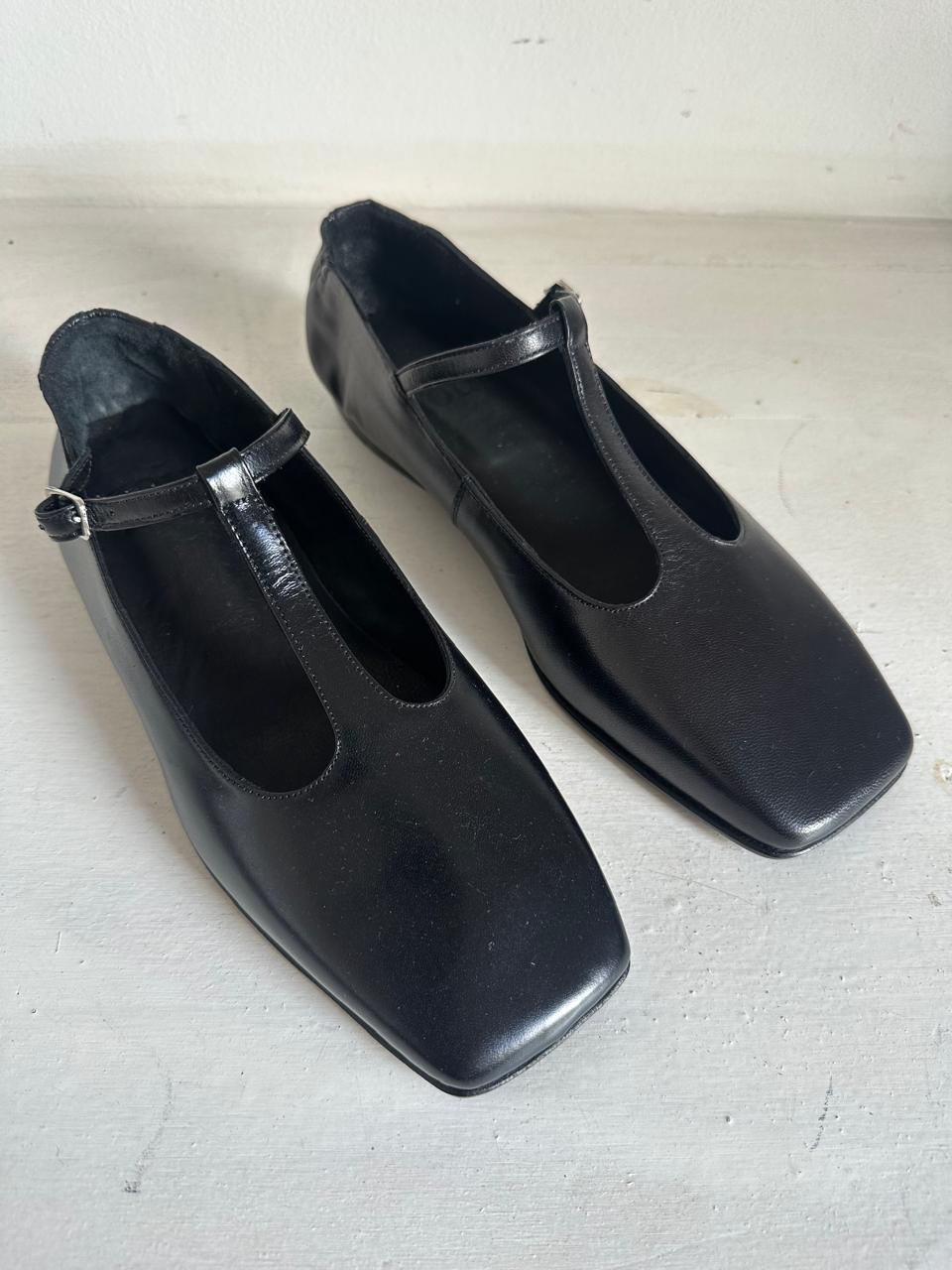 Juana T-Strap in Black kidskin size 37