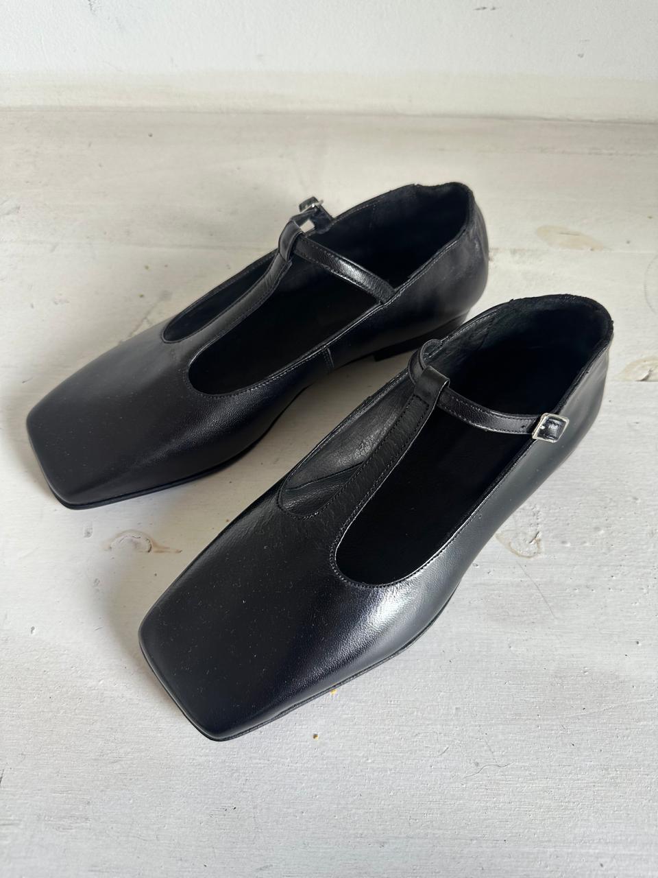 Juana T-Strap in Black kidskin size 38