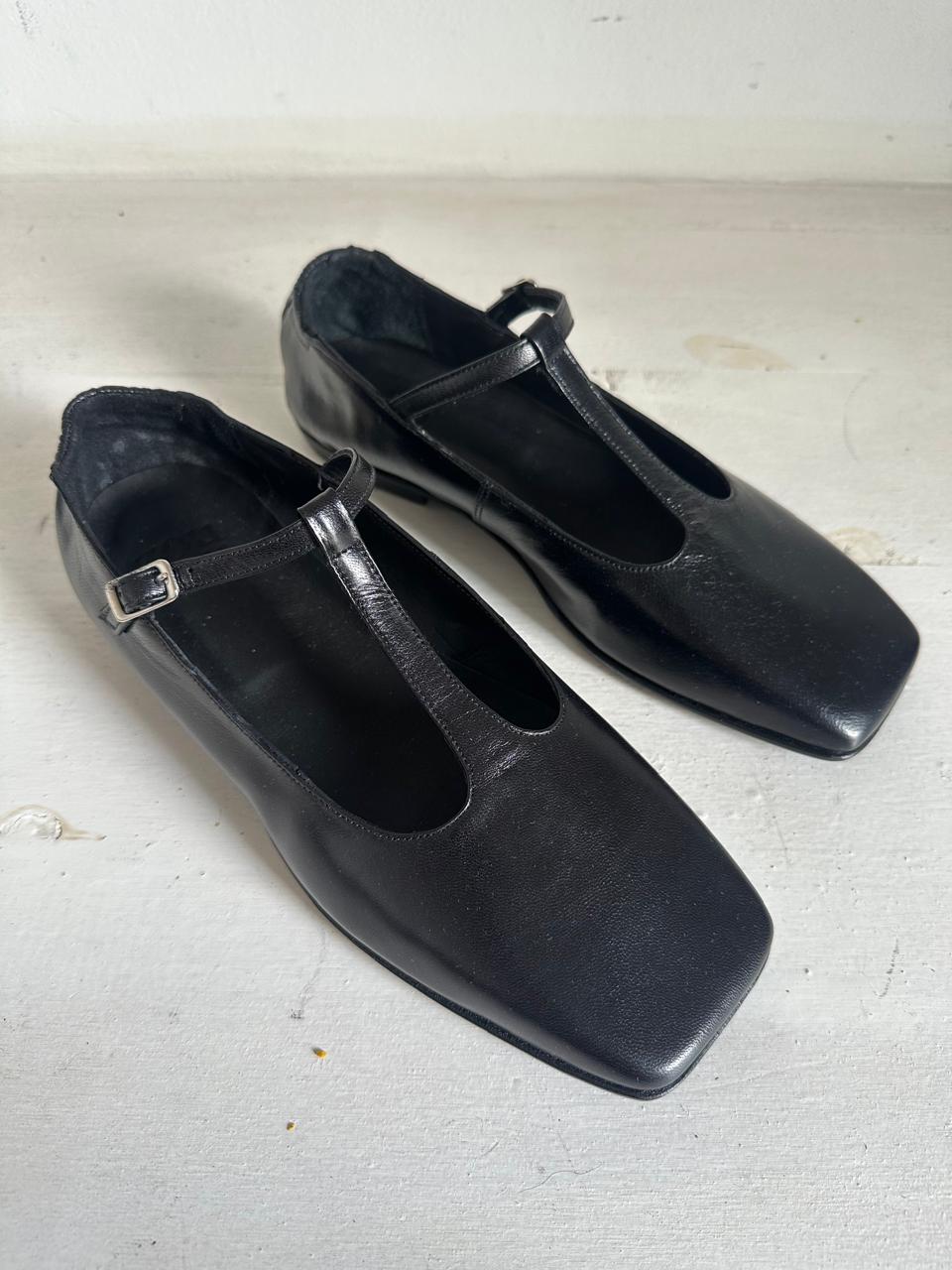 Juana T-Strap in Black kidskin size 38