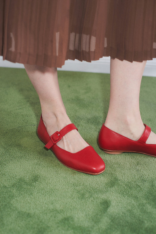 Eugenia Flat in Cherry
