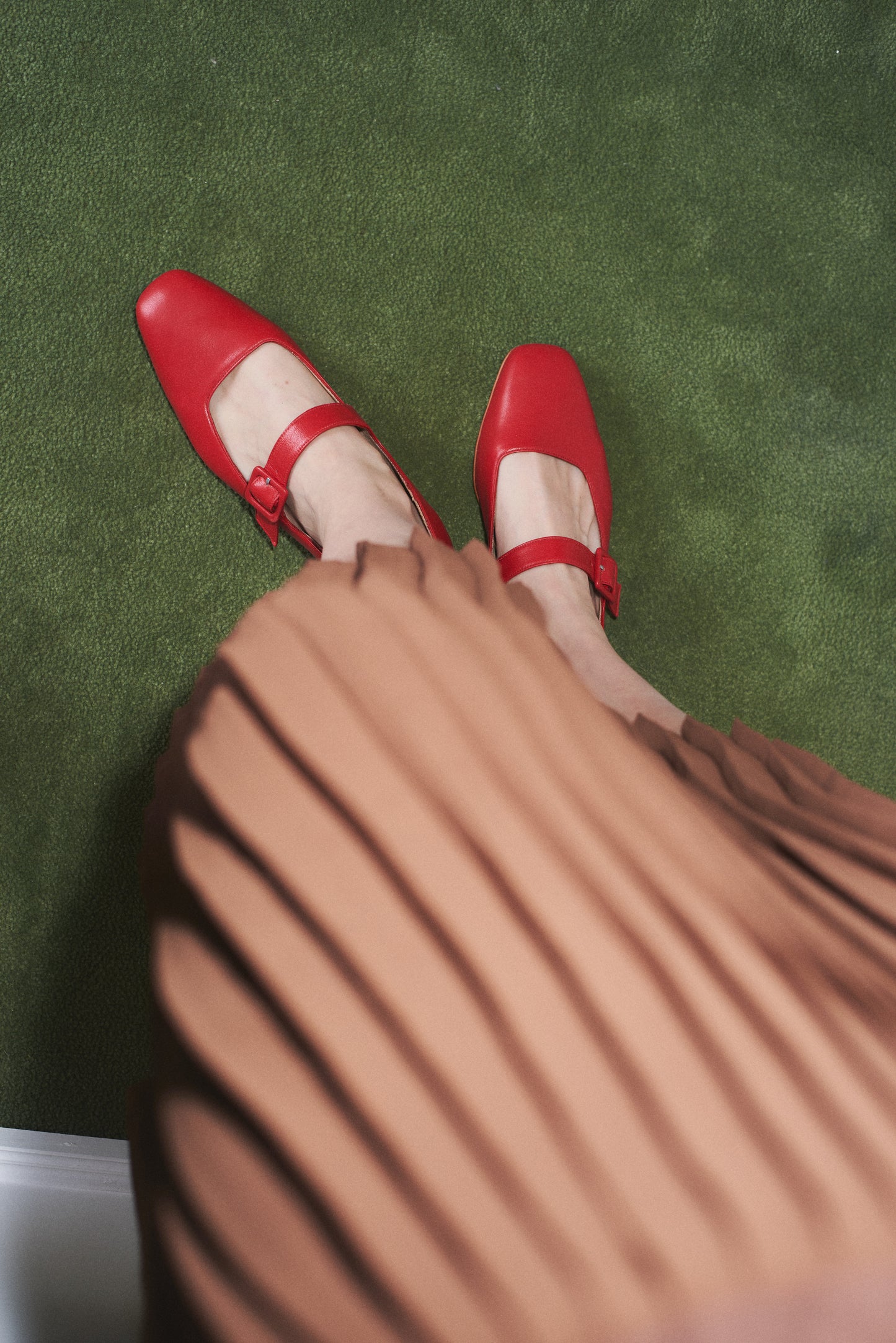 Eugenia Flat in Cherry