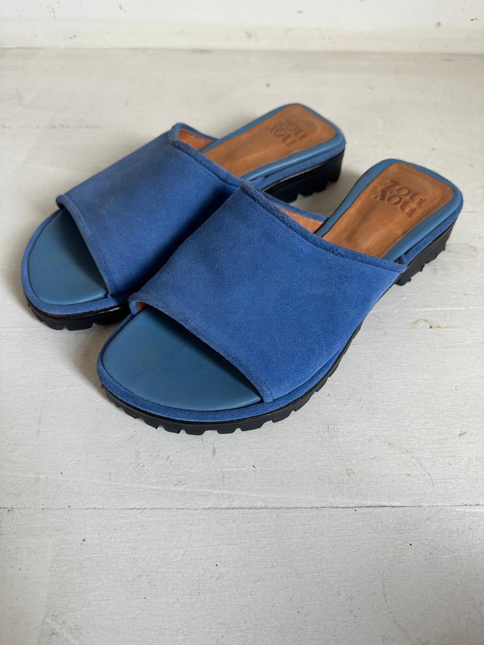 Pileta Sport Slide in electric blue suede size 40