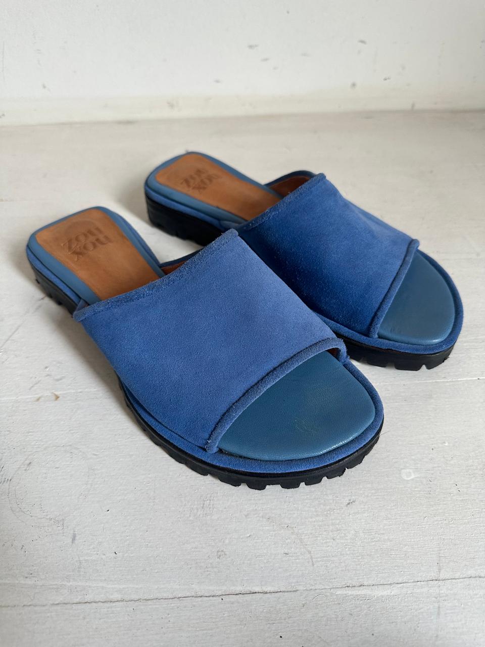 Pileta Sport Slide in electric blue suede size 40