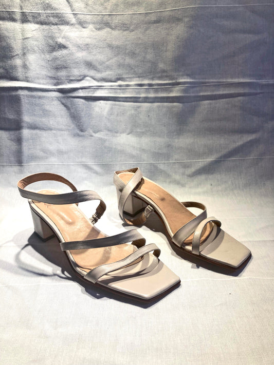 Delfina Sandal in Marfil Size 38_2