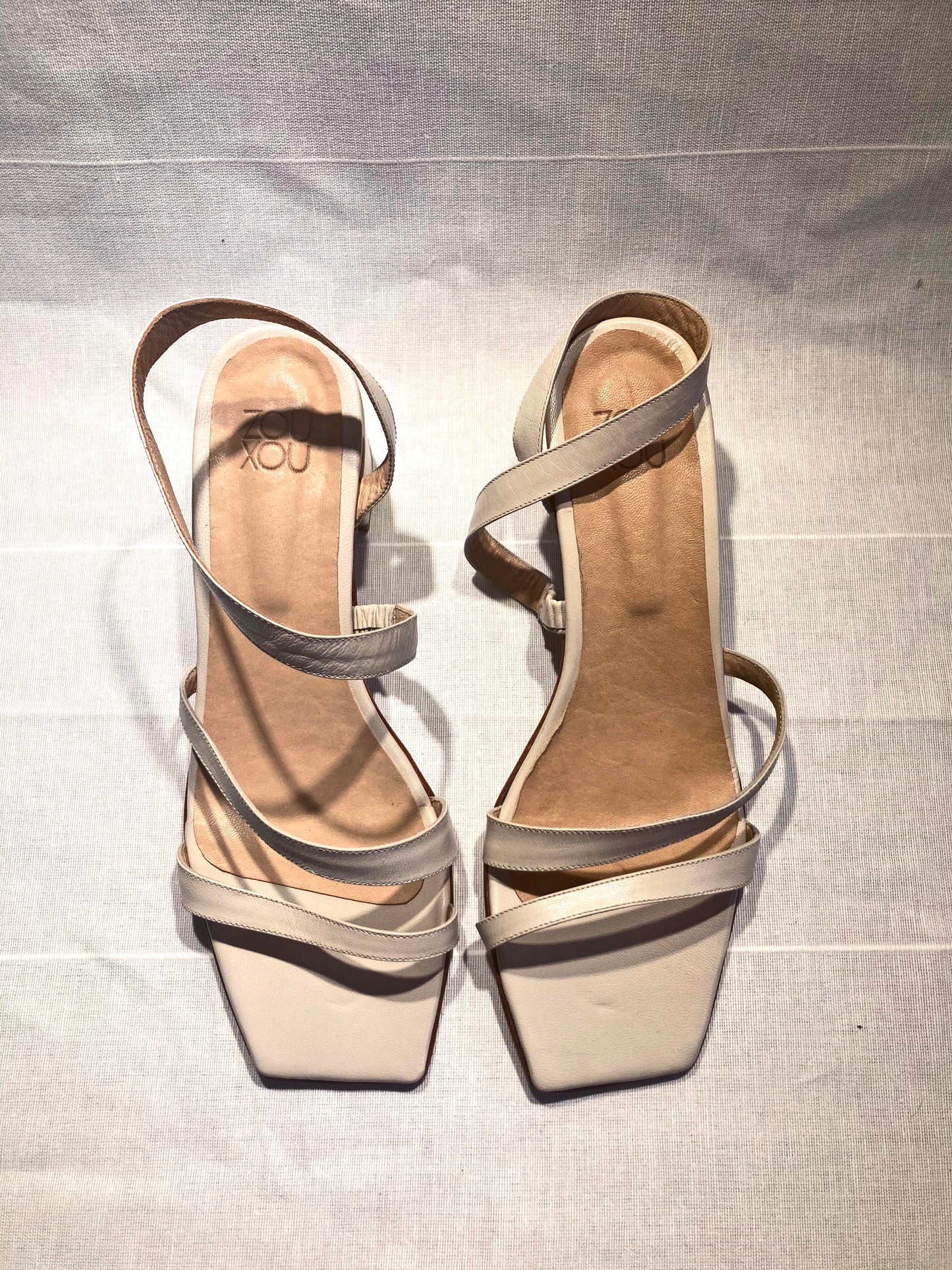 Delfina Sandal in Marfil Size 38