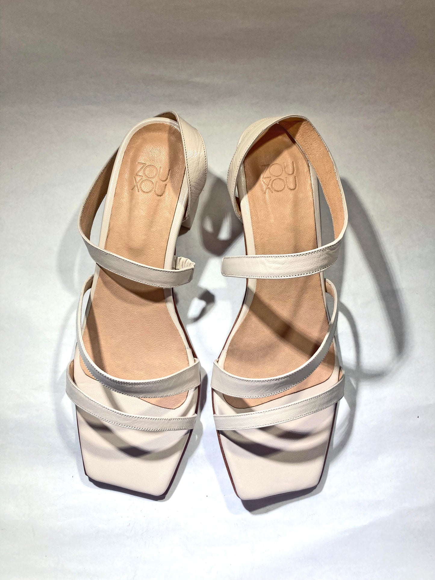 Delfina Sandal in Marfil Size 38