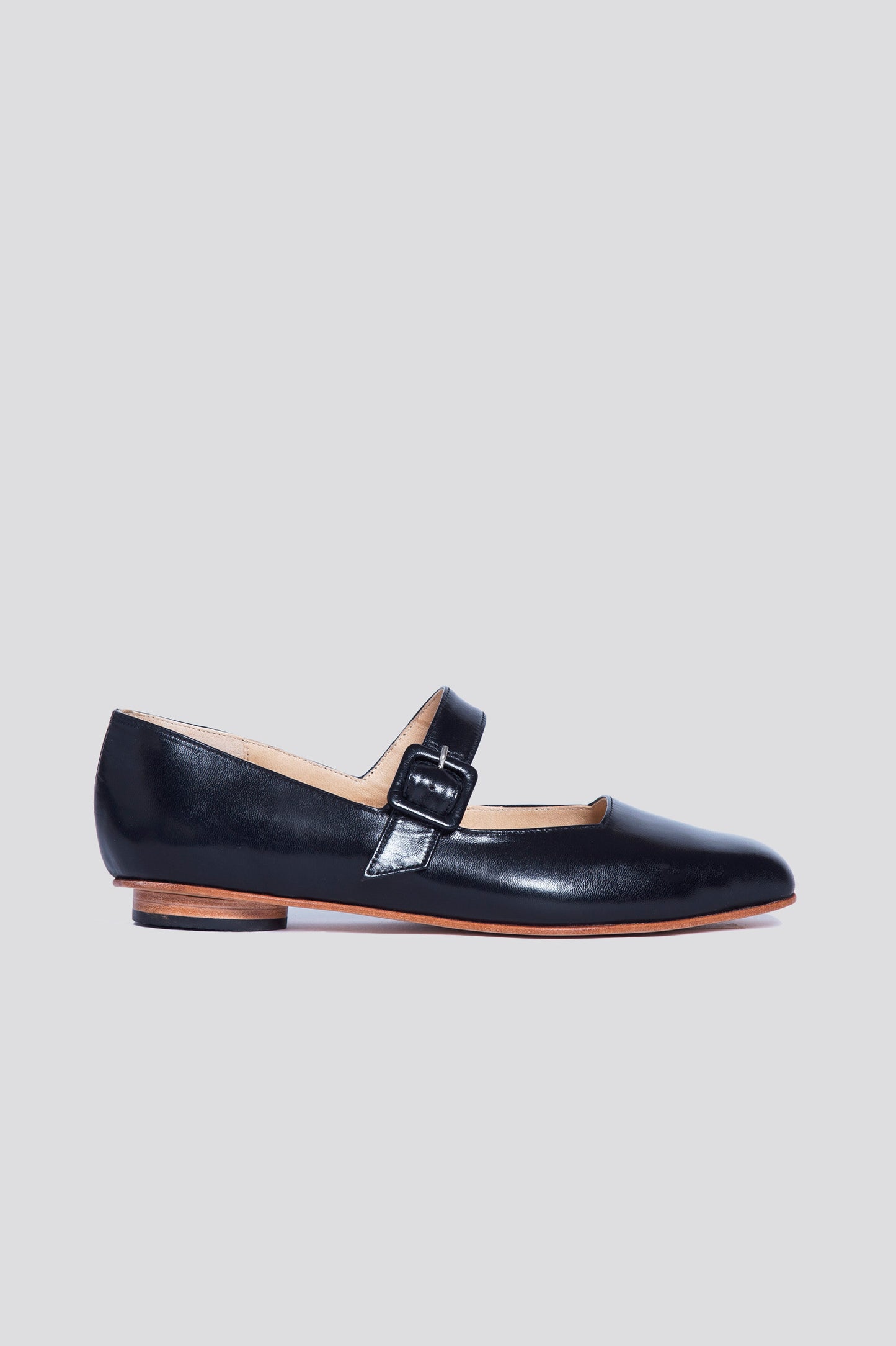 eugenia flat in black